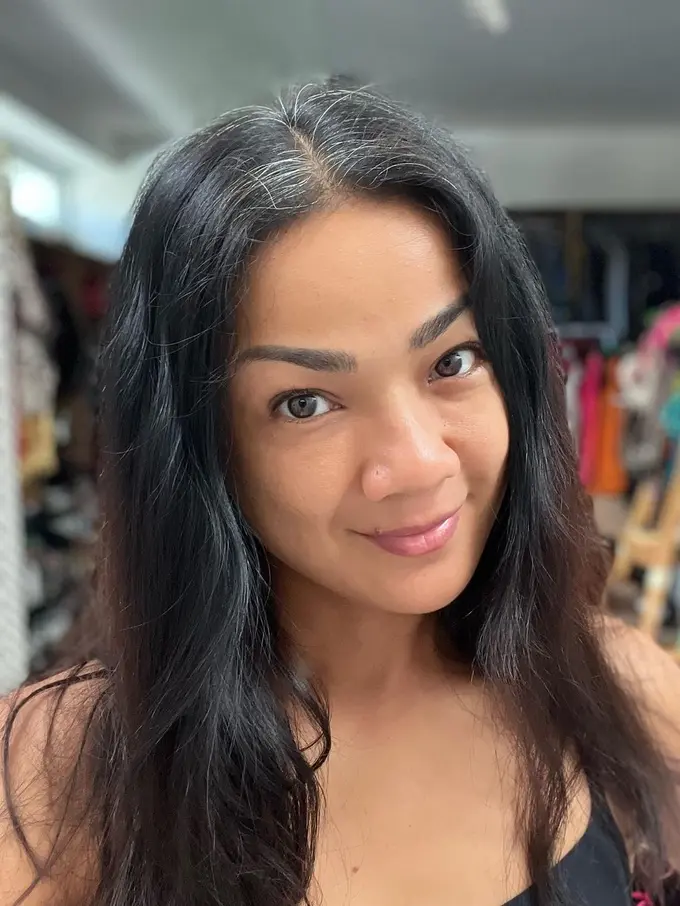 Nirina Zubir tampak beruban (Instagram/nirinazubir_)