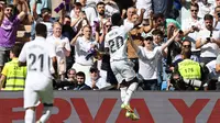 Striker Real Madrid Vinicius Jr merayakan gol ke gawang Real Betis pada laga La Liga Spanyol di Estadio Santiago Bernabeu, Sabtu (3/9/2022). (AFP/Thomas Coex)