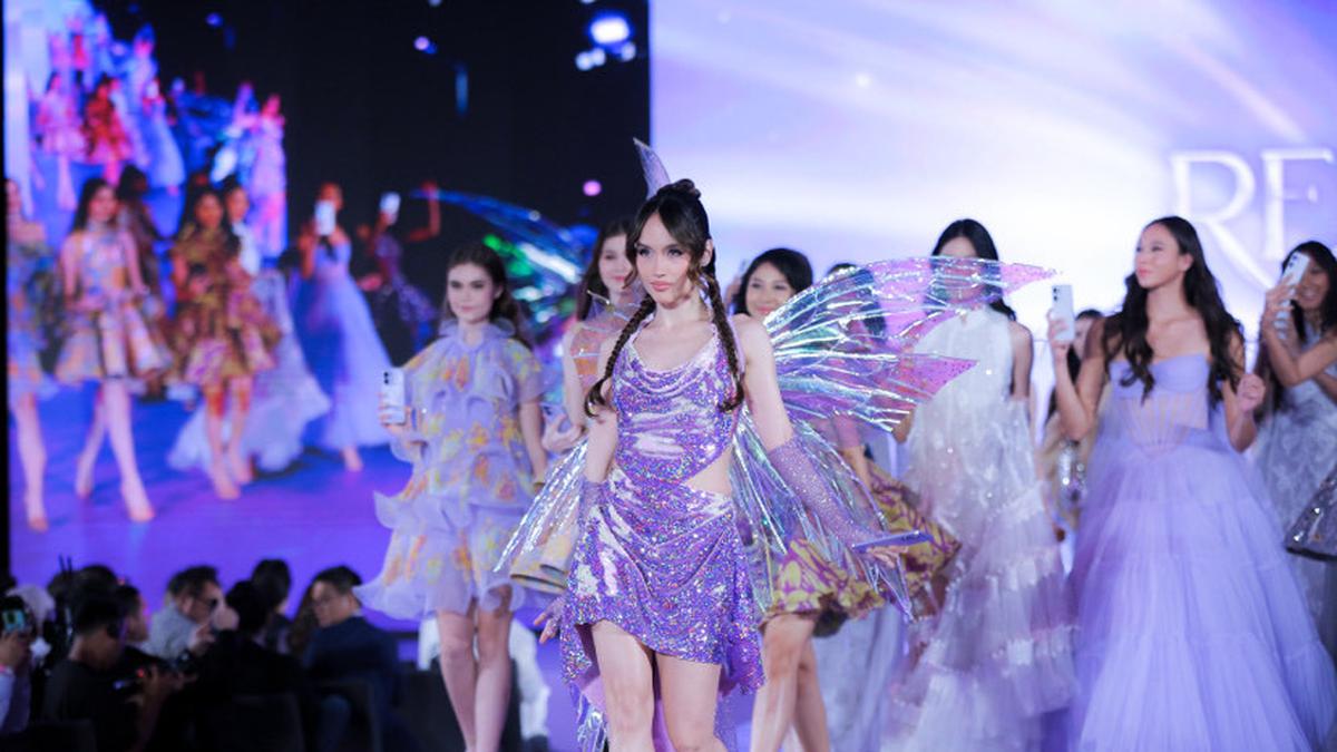 6 Gaya Cinta Laura bak Angel Victoria Secret Tampil Sparkling Kenakan Sayap Kupu-Kupu