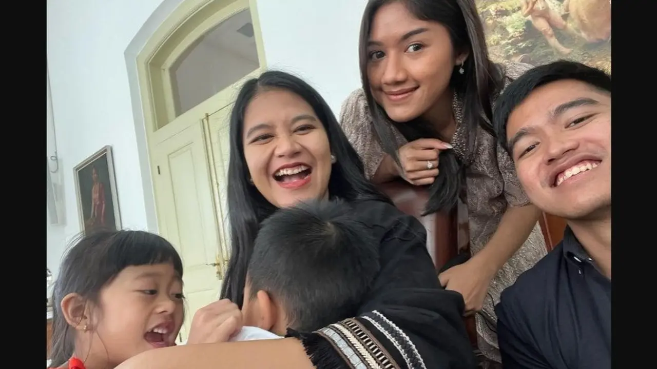 Kahiyang Ayu, putri Presiden Joko Widodo atau Jokowi memberikan kode soal hubungan sang adik Kaesang Pangarep dengan kekasihnya Erina Gudono.