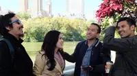 Kedua aktor tampan Indonesia ini baru saja meluncurkan film terbaru mereka bersama penyanyi cantik, Raisa yang berjudul Terjebak Nostalgia.