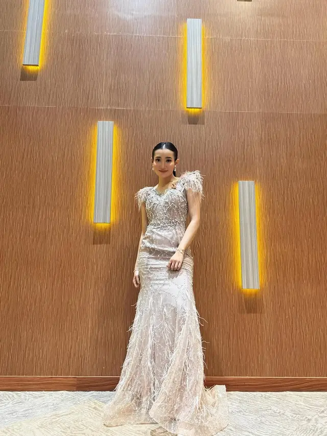 Potret Long Dress ala Yeni Inka