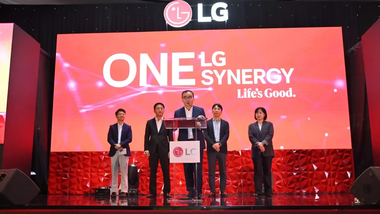 President of LG Electronics Indonesia, Ha Sang-chul, mengumukan koleksi produk premium terbaru yang akan masuk pasar Indonesia. Credit: LG