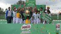 Madrasah Ibtidaiyah Negeri (MIN) 2 Margasari Bandung meraih gelar juara MILO Football Championship Bandung 2019. (Bola.com/Erwin Snaz)