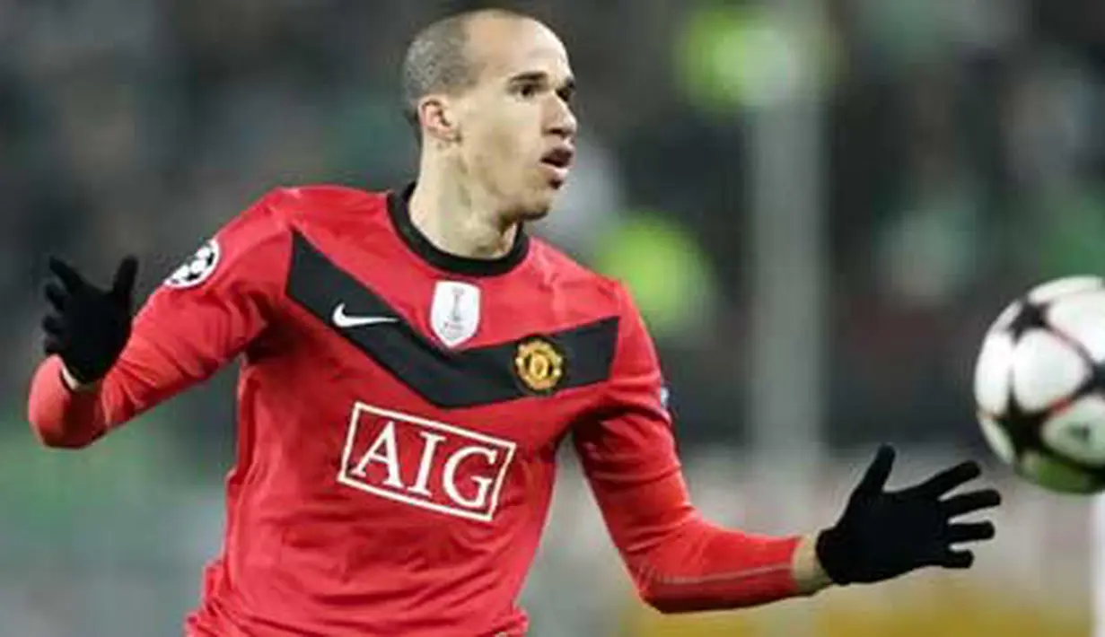 Gaya winger MU, Gabriel Obertan di laga penyisihan Grup B Liga Champions melawan Wolfbsurg, 8 Desember 2009. MU unggul 3-1. AFP PHOTO DDP / RONNY HARTMANN 