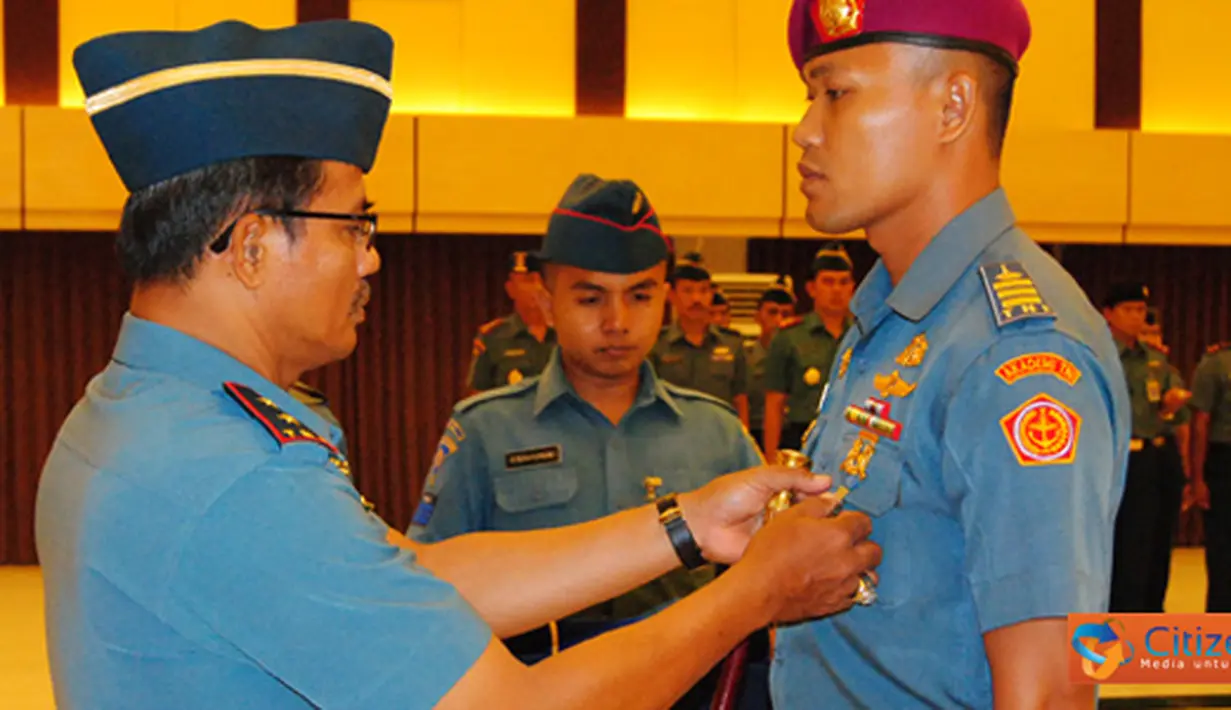 Citizen6, Surabaya: Pendidikan aplikasi yang seluruhnya diikuti perwira pertama berpangkat kapten ini, hanya berlangsung selama dua bulan dan ditutup secara langsung Komandan Kobangdikal Laksda TNI Sadiman. (Pengirim: Penkobangdikal)