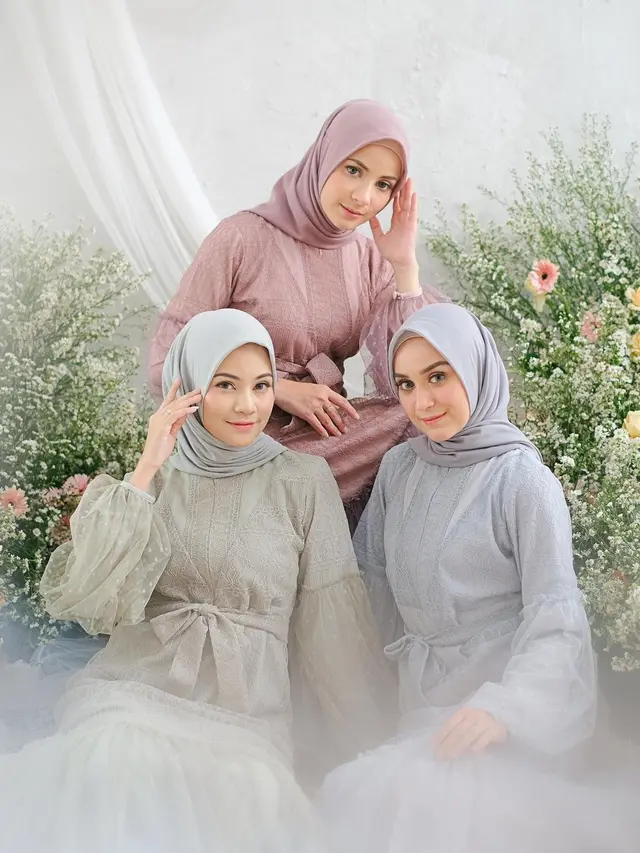 6 Potret Hila Zachira Cucu Elvy Sukaesih yang Punya Paras Menawan