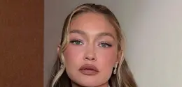 Tren riasan bibir selalu mengalami perubahan, dan salah satu yang kini sedang naik daun adalah tren blurred lips ala Gigi Hadid. [@patrickta].