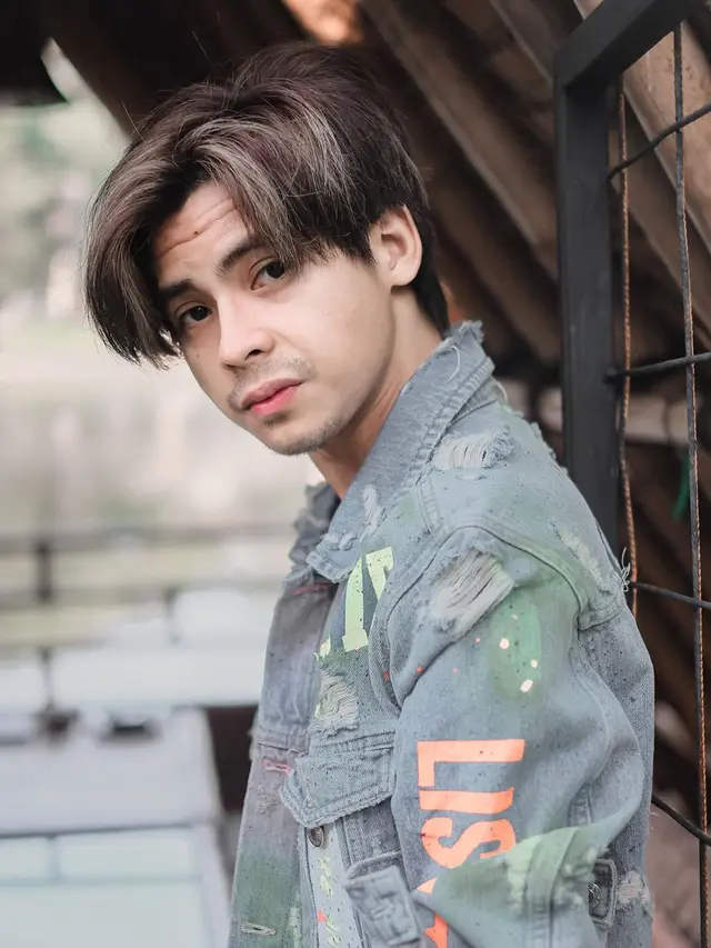 6 Potret Terbaru Arnold Leonard, Pemeran Bisma di Sinetron ‘Mermaid In Love’