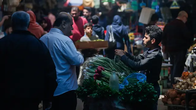 Warga Palestina Mulai Belanja Persiapan Ramadan