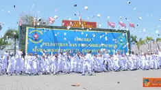 Citizen6, Sidoarjo: Dalam kesempatan tersebut diadakan atraksi dan demontrasi ketangkasan yang dipertontonkan para siswa didepan hadirin. Ketangkasan tersebut seperti, bongkar pasang senjata dengan dan tanpa tutup mata. (Pengirim: Penkobangdikal)