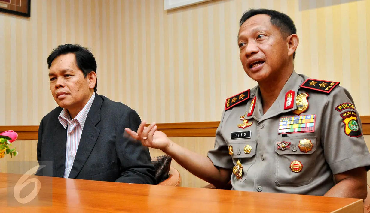 Kapolda Metro Jaya Irjen Tito Karnavian didampingi Wakil Sekjen MUI Amirsyah Tambunan saat konferensi pers di Polda Metro Jaya, Jakarta, Selasa (7/7). Keduanya membahas Sahur On The Road (SOTR) yang akhir-akhir ini meresahkan. (Liputan6.com/Yoppy Renato)