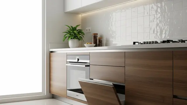 Laci Tendang di Bagian Bawah Kabinet (Kick Plate Drawer)