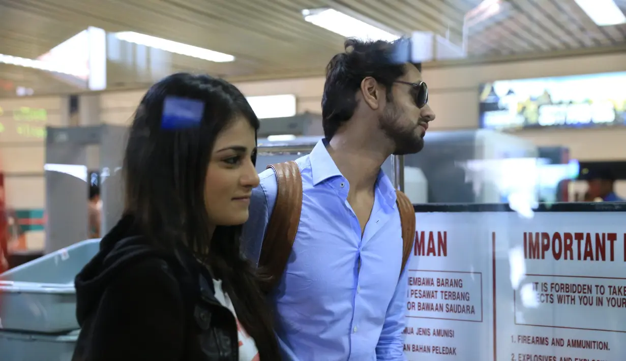 Shakti Arora dan Radhika Madan memiliki kesan yang begitu indah selama berada di Indonesia. Mereka juga menyampaikan rasa terima kasihnya lantaran telah memberikan sambutan yang sangat meriah. (Adrian Putra/Bintang.com)