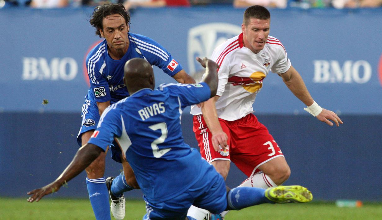 Alessandro Nesta. Bek tengah yang menghabiskan 17 tahun bersama Lazio dan AC Milan ini memutuskan berlaga di MLS bersama Montreal Impact, mulai 2012 hingga 2013. Ia total tampil dalam 31 laga di MLS. Ia pensiun bersama kub India Chennaiyin FC pada Januari 2015. (AFP/Getty Images/Richard Wolowicz)