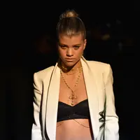 Putus saat hubungannya baru seumur jagung, Sofia Richie dan Justin Bieber nampaknya masih memiliki hubungan yang baik. Terbukti Sofia memenuhi undangan Justin di konsernya di London pada 12 Oktober lalu. (AFP/Bintang.com)