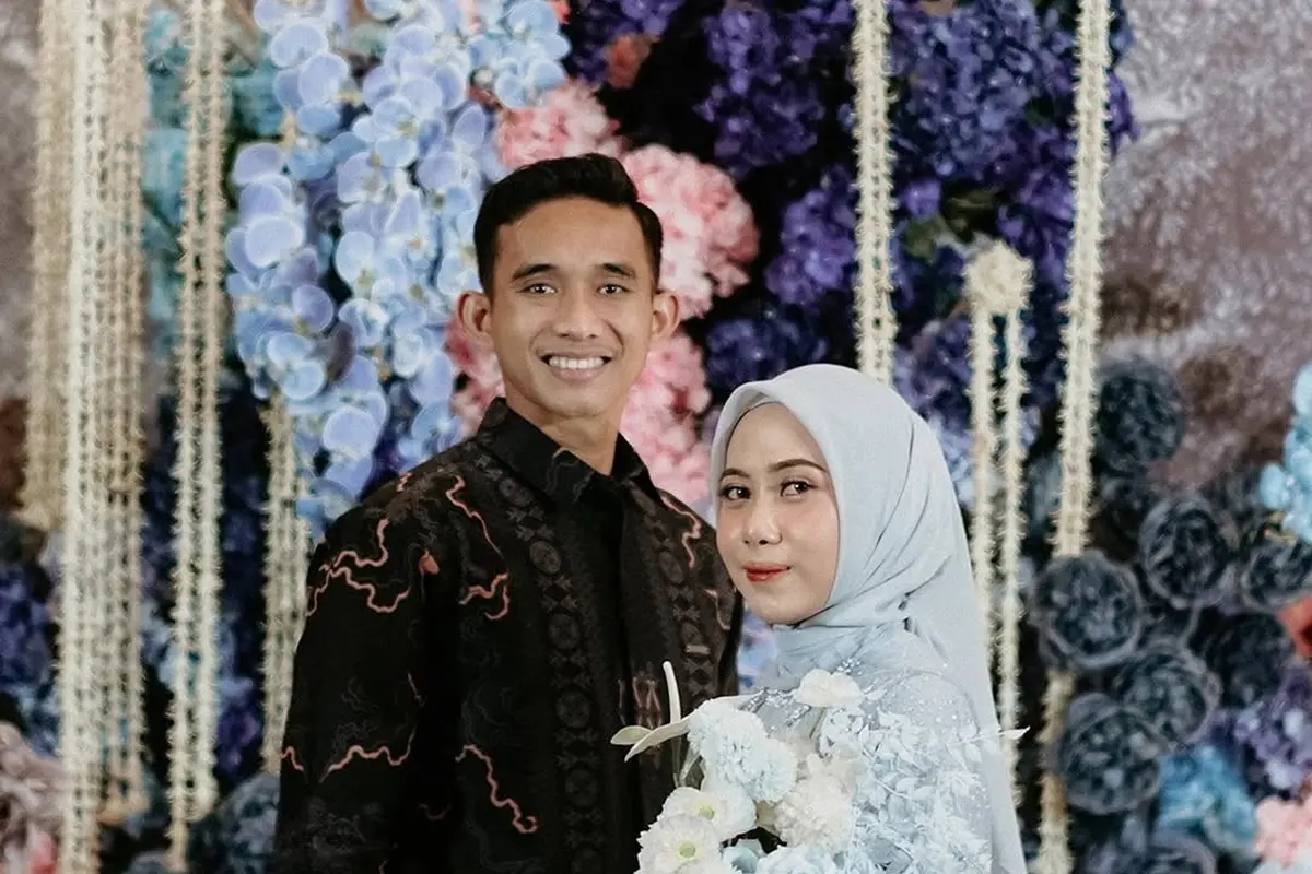 6 Gaya Serasi Rizky Ridho dan Sendy Aulia di Momen Lamaran dengan Nuansa Biru