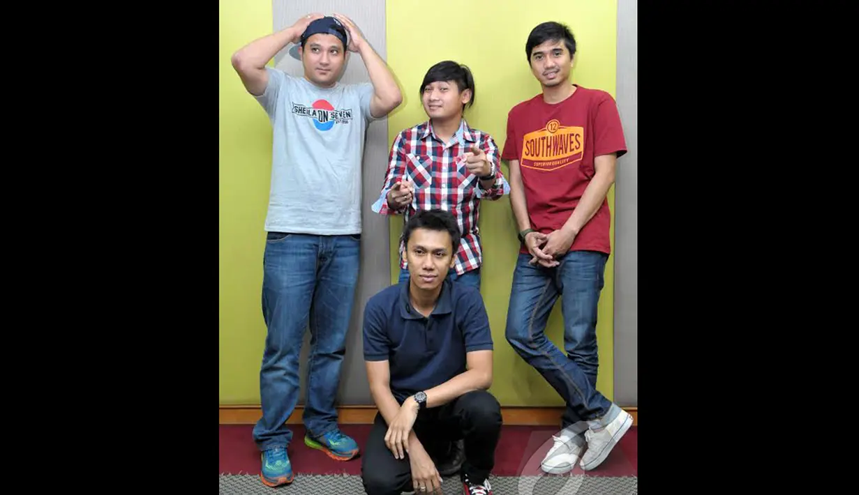 Personel Sheila on 7 bergaya disaat sesi pemotretan,Jakarta, Kamis (11/12/2014).(Liputan6.com/Panji Diksana)