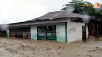 [VIDEO] Detik-detik Banjir Bandang Terjang Wasior
