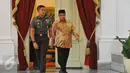 Ketua Umum Pengurus Besar Nahdlatul Ulama (PBNU)‎ Said Aqil Siradj tiba saat menerima undangan dari Presiden Joko Widodo di Istana Merdeka, Jakarta, Rabu (11/1). Aqil tiba di Istana Merdeka sekira pukul 13.10 WIB. (Liputan6.com/Angga Yuniar)