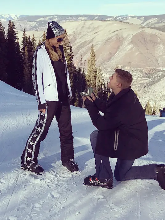 Aktor tersebut melamar Paris Hilton dengan sebuah cincin berrga fantastis yakni hampir Rp27 miliar! (instagram/parishilton)