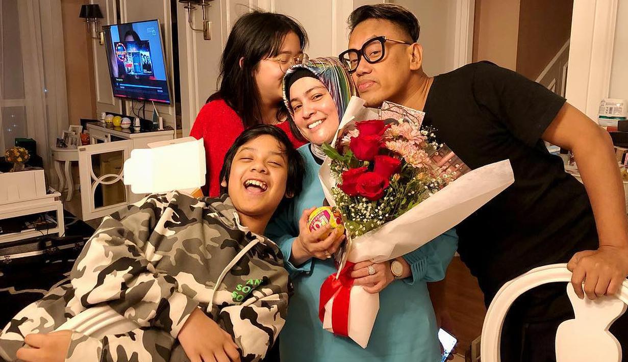 Ternyata ini yang Membuat Uya Kuya Ajak Keluarga Lebaran 