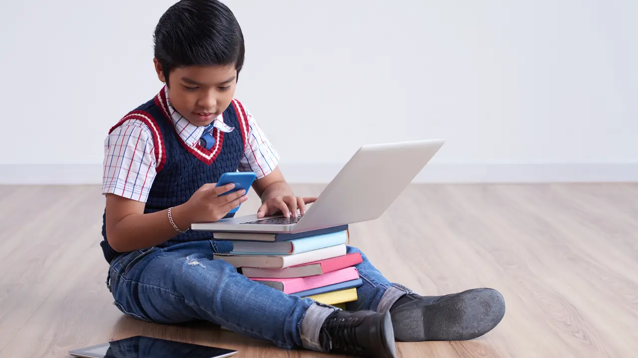 anak bermain gadget