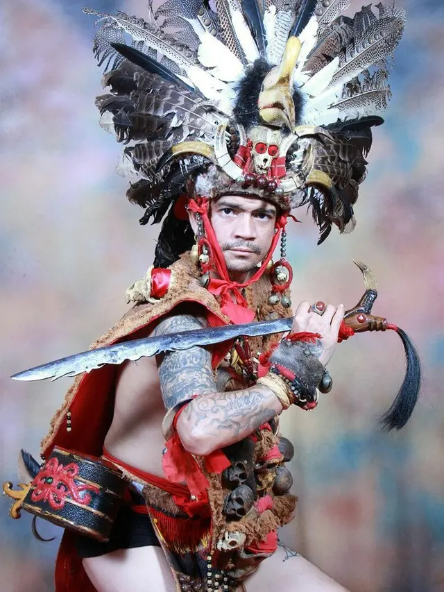 Lama Vakum, Ini 6 Potret Terbaru Frans Indonesianus Jadi Tokoh Pelestari Budaya