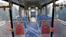 Kondisi bus Transjakarta Zhong Tong di Depo PPD F Klender, Jakarta, Rabu (30/10/2019). Sistem keamanan dari CCTV juga ditambah menjadi 8, kemudian tangga darurat otomatis, alat pemadam kebakaran, serta tata letak kursi penumpang yang diubah. (merdeka.com/Iqbal S. Nugroho)