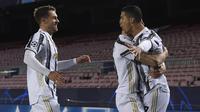 Pemain Juventus, Cristiano Ronaldo melakukan selebrasi usai mencetak gol ke gawang Barcelona, pada Matchday 6 Liga Champions 2020/2021, di estadio Camp Nou, Rabu (9/12/2020) dinihari WIB.  (AFP / Josep Lago)