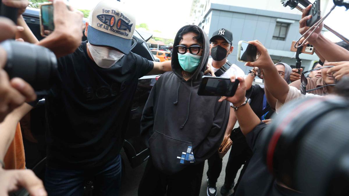 Kembali dari BNNP DKI Jakarta, Onad Membisu