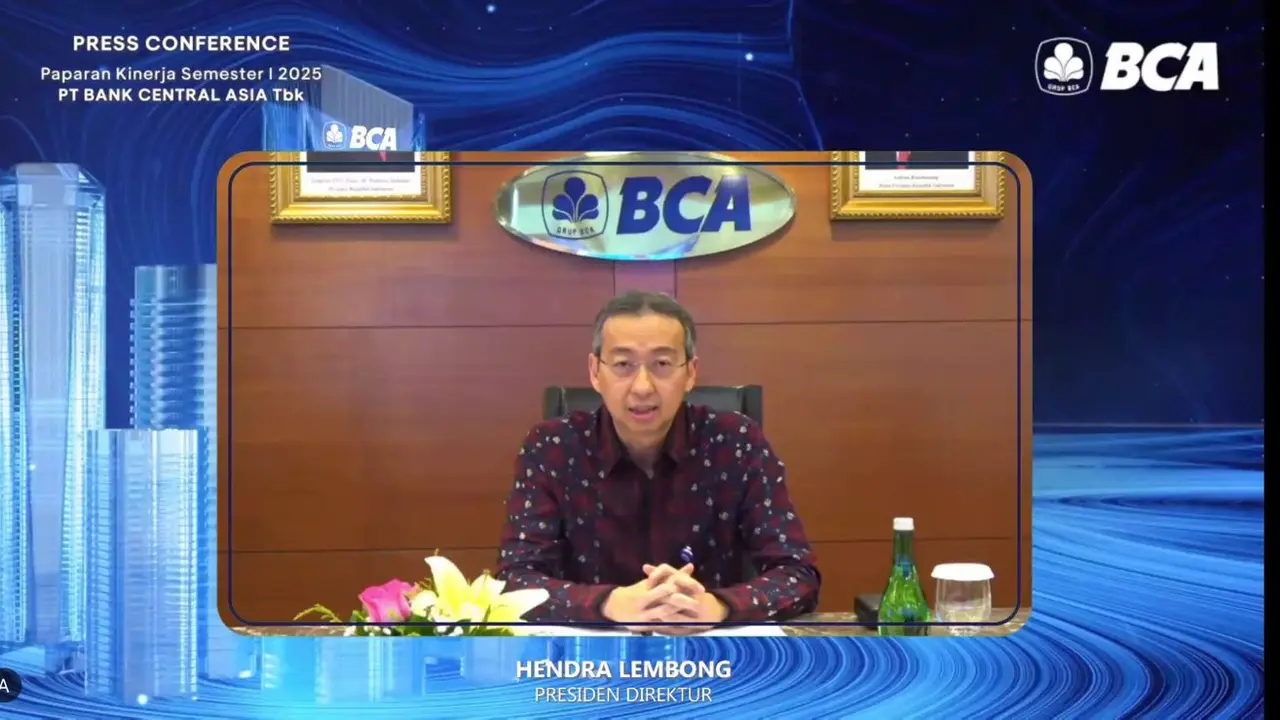 Presiden Direktur BCA, Hendra Lembong, dalam konferensi pers paparan Kinerja Semesetr I-2025, Rabu (30/7/2025). (Liputan6.com/Tira)