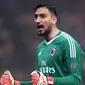 Ekspresi kiper AC Milan, Gianluigi Donnarumma saat bertanding melawan Lazio, di Stadion Giuseppe Meazza, Milan, Italia. Donnarumma terus digadang-gadang untuk menggantikan posisi Buffon di Juventus dan timnas Italia. (AFP PHOTO/MARCO BERTORELLO)