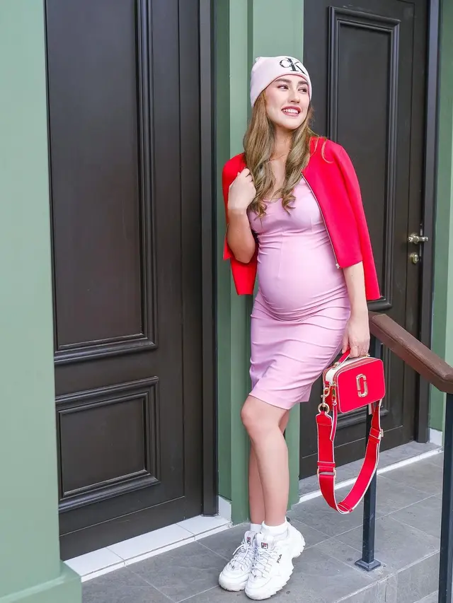 5 Gaya Sporty Louise Anastasya saat Hamil Besar, Bisa Jadi Inspirasi