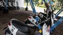 Petugas mengecek motor listrik di Taman Marga Satwa Ragunan, Jakarta, Kamis (13/12). Pemprov DKI menerima hibahan 50 motor listrik Viar Q1, 2 stasiun listrik tenaga surya, dan 3 stasiun pengisian listrik. (Liputan6.com/Faizal Fanani)