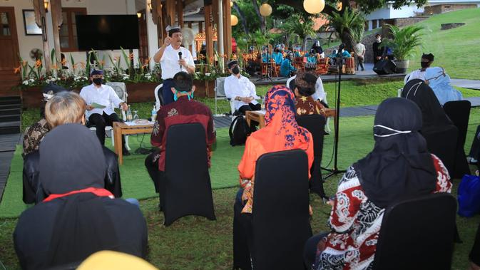 Menko Kemaritiman dan Investasi Luhut Binsar Pandjaitan memimpin rapat koordinasi pengembangan pariwisata di Kabupaten Banyuwangi, Rabu (29/7/2020).