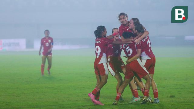 Foto: Isa Warps Tampil Spartan, Sang Pahlawan Kemenangan Timnas Indonesia Putri vs Kirgistan