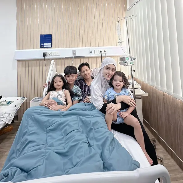 6 Potret King Faaz Selawatin Sonny Septian di Ruang ICU,