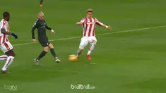 Berita video kemenangan Manchester City atas Stoke City berkat David Silva dalam lanjutan Premier League 2017-2018. This video presented by BallBall.