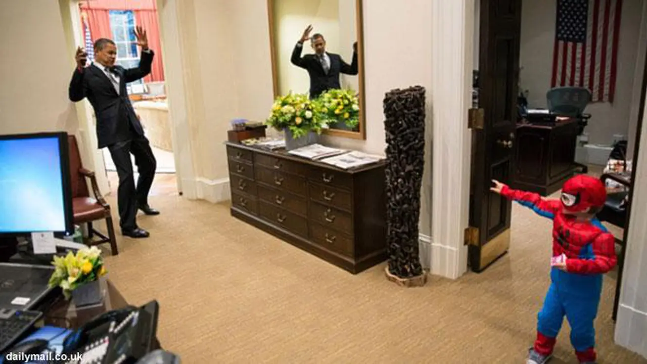 'Spiderman' Serang Obama di Gedung Putih