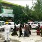 Deretan santri di salah satu pesantren di kawasan jalan Benda, Kota Tasikmalaya, setelah menjalani tes. (Liputan6.com/Jayadi Supriadin)