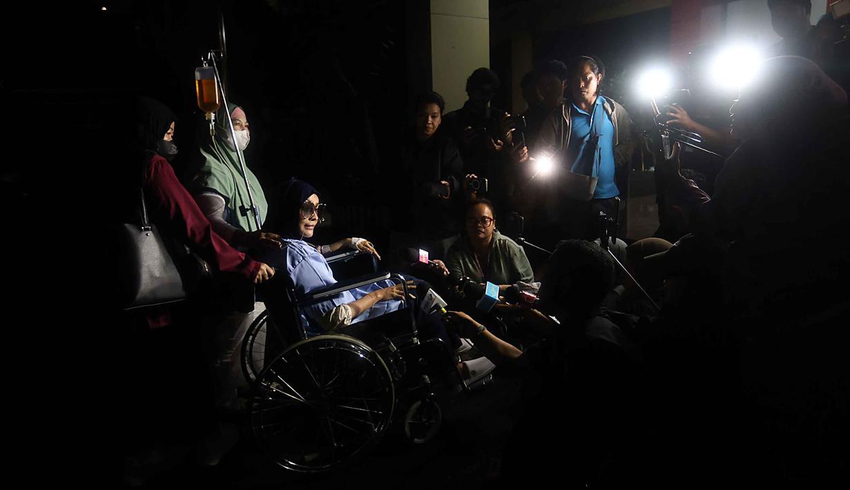 Pemeriksaan hari ini merupakan penjadwalan ulang setelah sebelumnya ia sempat meminta penundaan karena alasan kesehatan. Tampak dalam foto, Samira Farahnaz atau yang biasa dikenal sebagai Dokter Detektif alias Doktif saat tiba di Mapolres Metro Jakarta Selatan, Kamis (22/1/2026). (Kapanlagi.com/Budy Santoso)