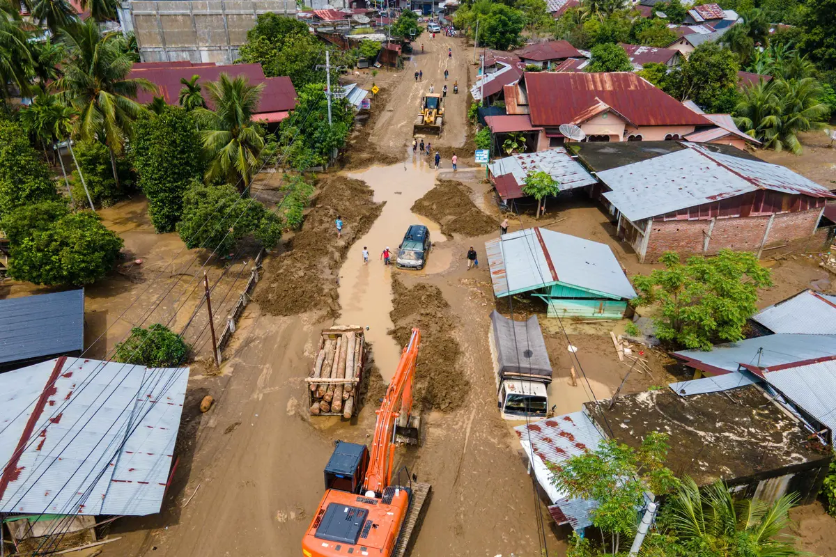 Diterjang Banjir Luapan Sungai Meureudu, Jembatan Penghubung Banda Aceh-Medan Putus Total