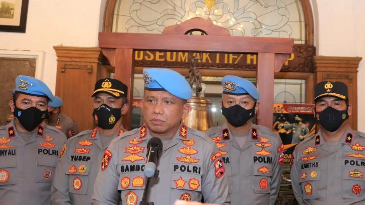 Kadiv Propam Polri Irjen Pol Ferdy Sambo saat di Polrestabes Surabaya. (Dian Kurniawan/Liputan6.com)