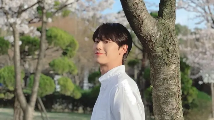 Lee Do Hyun (Instagram/@ldh_sky)