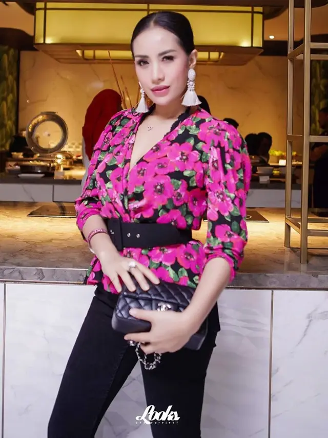 Pernah Jadi Istri Siri Jendral, Ini 6 Potret Terbaru Shinta Bachir yang Lepas Hijab