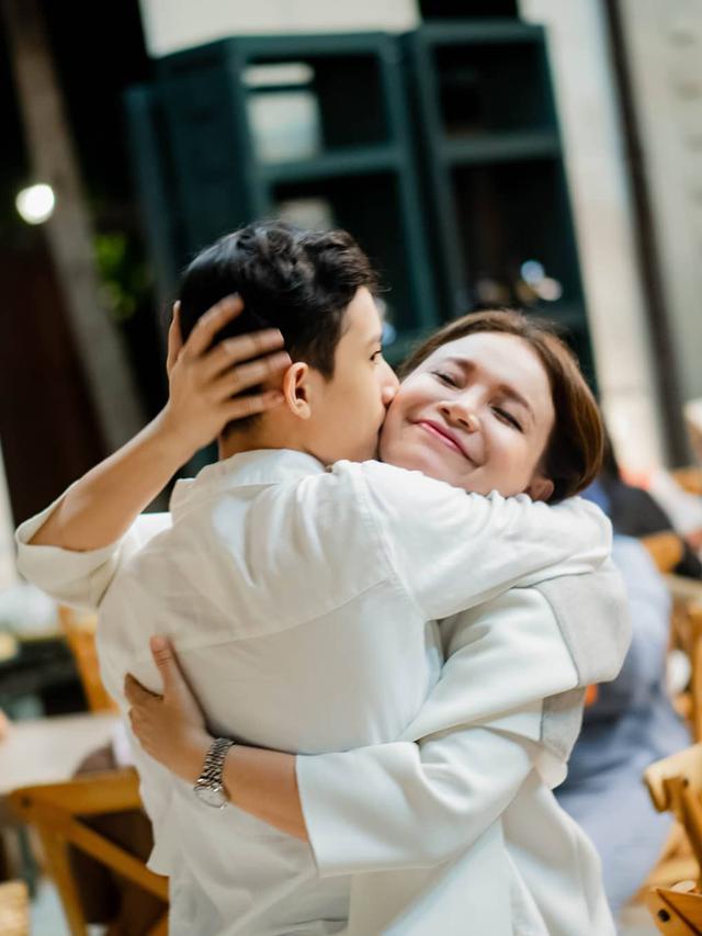 Rossa dan anaknya. (Foto: Dok. Instagram @itsrossa910)