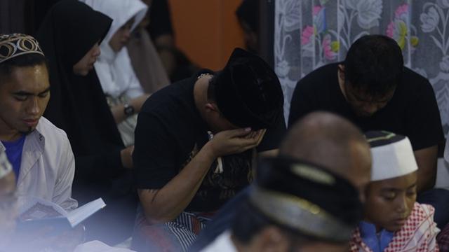 7 Momen Tahlilan Mendiang Lina, Sule Tak Kuasa Tahan Tangis