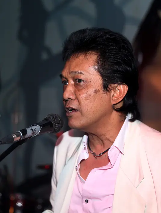 "Lagu ini kan umurnya udah 30 tahun, mereka bisa bawa dengan bagus dan dinikmati oleh anak-anak muda. Message sampai ke pendegar, trik nyanyi sampaikan ke pendengar," tukas Oddie. (Andy Masela/Bintang.com))
