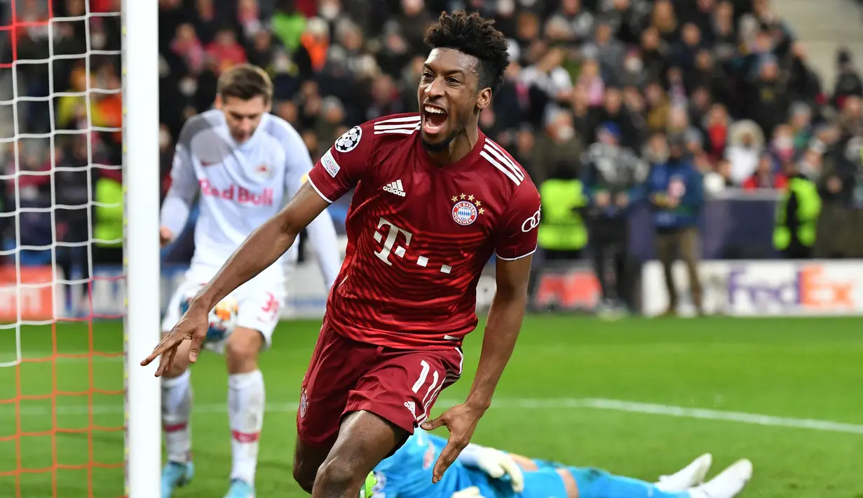 Penyerang Bayern Munchen Kingsley Coman merayakan gol yang dicetaknya ke gawang Red Bull Salzburg dalam leg pertama 16 besar Liga Champions di Red Bull Arena, Kamis dini hari WIB (17/2/2022). Bayern Munchen meraih hasil imbang 1-1 saat bertandang ke markas RB Salzburg. (KERSTIN JOENSSON/AFP)